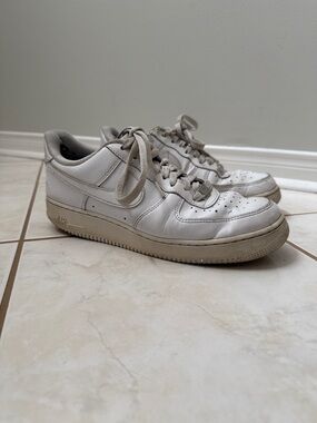 Men’s White Airforce 1 low top sneakers